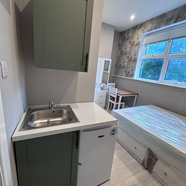 Studio Flat, Amhurst Road, E8 - Photo 1