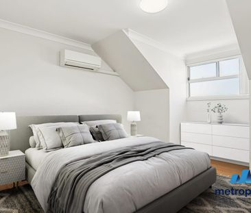 PRIVATE AND SPACIOUS TOWNHOUSE WITH PARKING FOR 2 CARS! - Photo 4