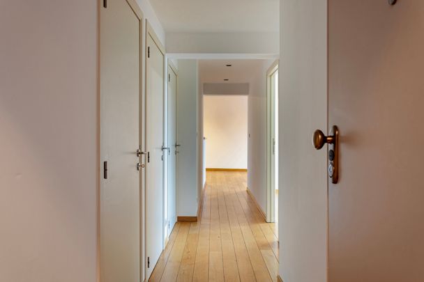 Stijlvol appartement met twee slaapkamers en badkamers - Photo 1