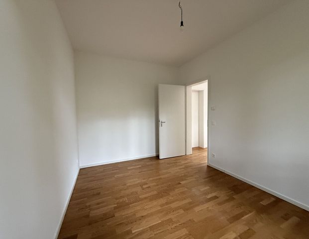 Attraktive Doppelhaushälfte mit zwei Terrassen, Garten und voll ausgebautem Dachstudio - Foto 1