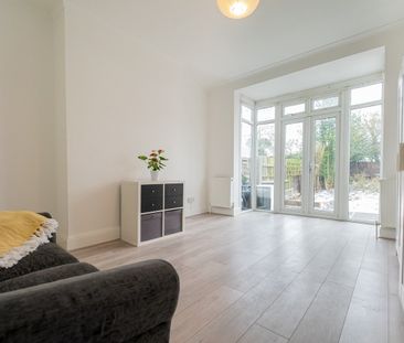 4 Bed Semi-Detached House, Watford Way, NW4 - Photo 6