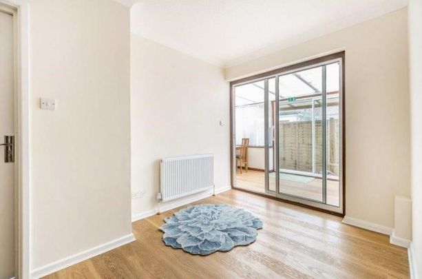 1 bedroom in a house share to rent - Photo 1