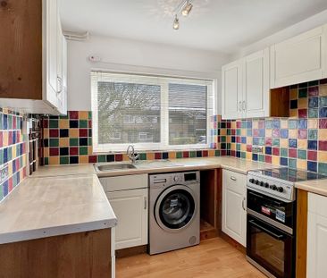 A well presented and spacious 3 bedroom terraced home, with garage,... - Photo 1