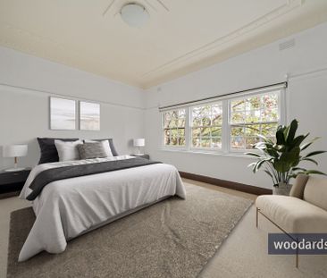 Charming Three-Bedroom Period Apartment with Classic Hawthorn Appeal - Photo 1
