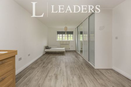 5 bedroom townhouse to rent Goldhawk Road, Monkston Park, Milton Keynes, MK10 - Photo 3