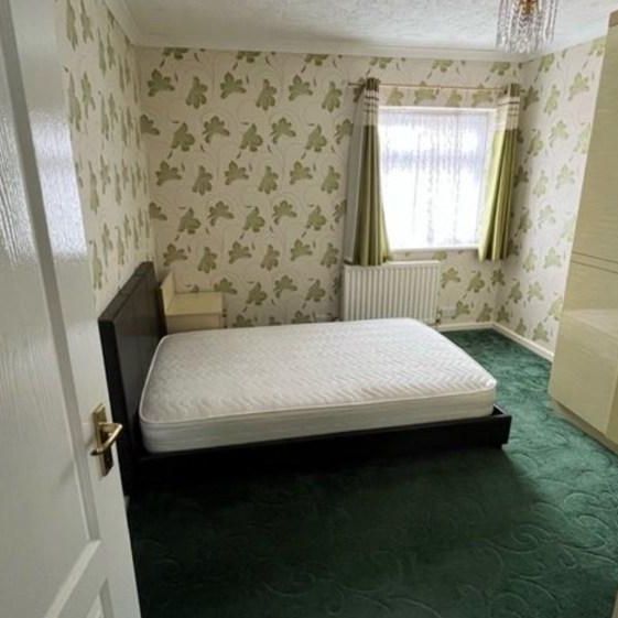 1 bedroom in a house share to rent - Photo 1