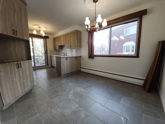 Spacieuse unité de 3 chambres à coucher située dans un charmant duplex. - Photo 1