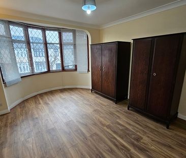 4 Bed Terraced House, Sandringham Road, IG11 - Photo 1