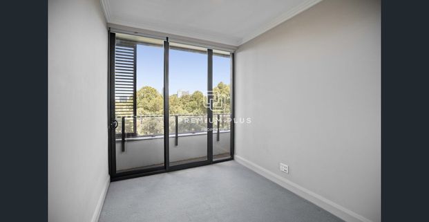 Contemporary apartment in Prime Olympic Park location - Photo 1