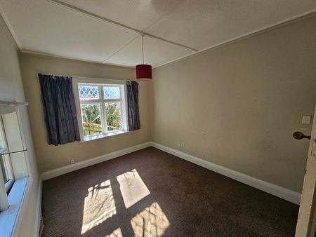 4 bedroom flat in Newtown close to hospital - Photo 5