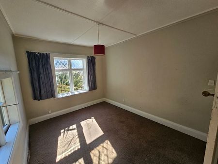 4 bedroom flat in Newtown close to hospital - Photo 4