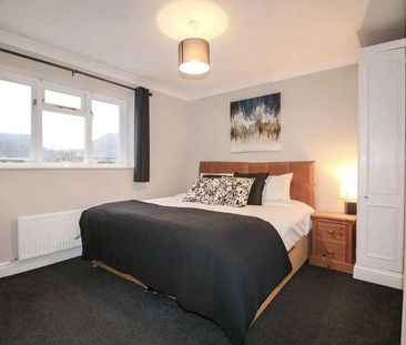 Saturn Croft, Winkfield Row, Bracknell, RG42 - Photo 3