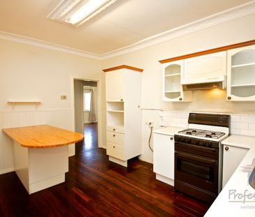 QUAINT COTTAGE HOME! - Photo 4