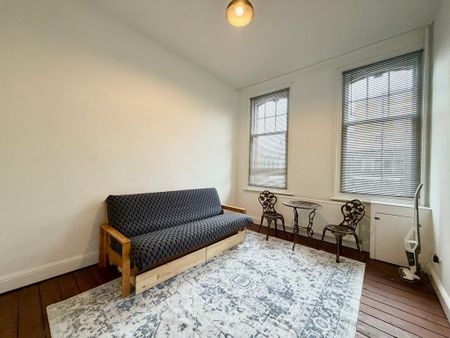 2 bedroom flat to rent - Photo 2