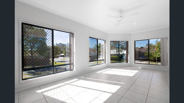 Spacious Family Retreat: Your Dream Rental Home Awaits - Photo 1