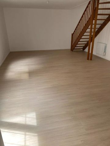 A LOUER APPARTEMENT EN DUPLEX DEUX CHAMBRES A ST QUENTIN 02100 - Photo 2