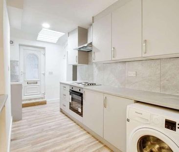 High Street, Iver, SL0 - Photo 4