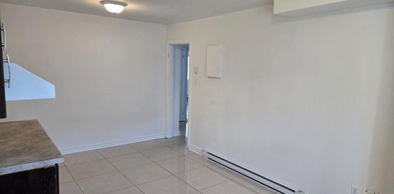 5 1/2 à louer - Ahuntsic - proche de tous les services - Photo 2