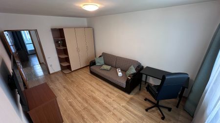Închiriez apartament 3 cam,70mp, 2 balcoane,dus walk-in,et.3,Dristor 2 - Photo 2