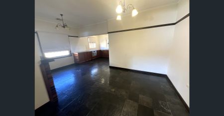 CLASSIC CHARM - Photo 3