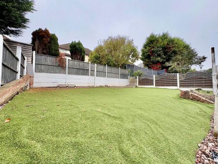 4 bedroom semi-detached house to rent - Photo 4