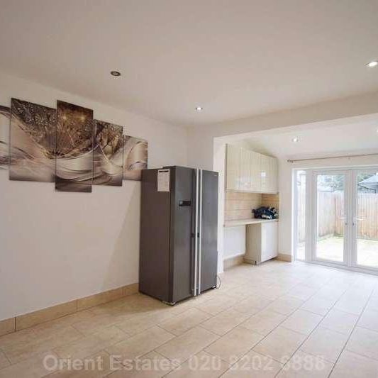 Deans Lane, Edgware, HA8 - Photo 1