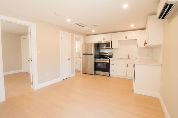 FULLY DETACHED 1 BEDROOM UNIT IN WELLAND!! - Photo 1