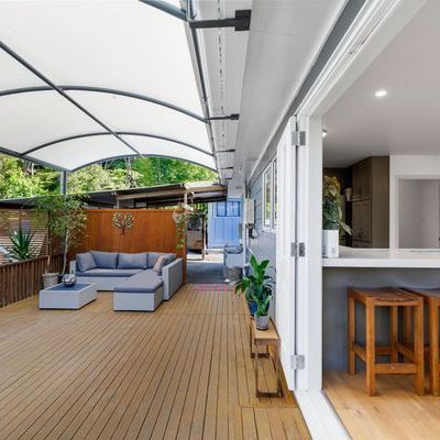 Country Calm, City Access – The Best of Waitākere - Photo 1