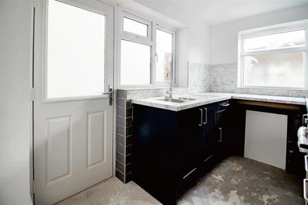 2 bedroom terraced house to rent - Photo 4