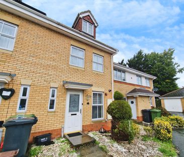 4 bedroom mid-terrace to rent Cedar Road, Eastleigh - Photo 1