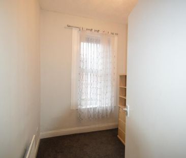 3 bedroom flat to rent - Photo 6