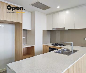 Modern Two Bedroom Apartment - Photo 2