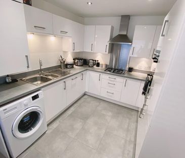 Room in a Shared House, Bradford Road, M40 - Photo 6