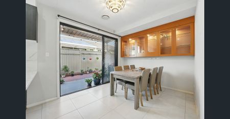 BEAUTIFUL FAMILY HOME - Photo 2