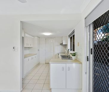 End Townhouse in Prime Elanora Location - Photo 6