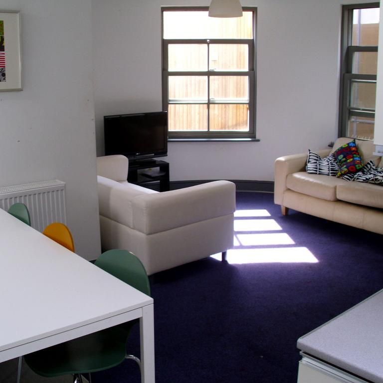 1 bedroom in a flat share to rent - Photo 1