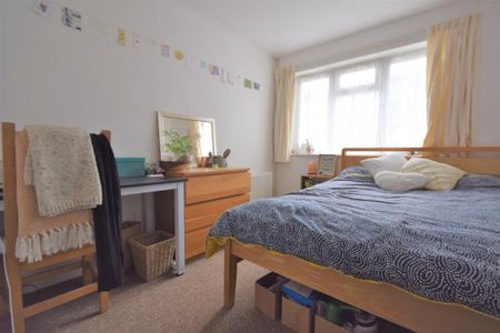 4 bedroom townhouse to rent - Photo 2