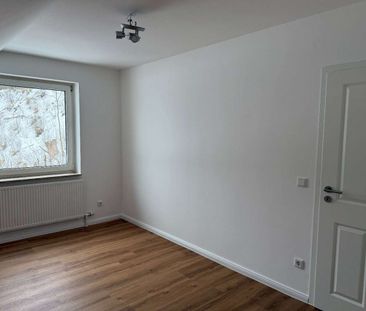 Erstbezug nach Sanierung! Großzügige 3-Zimmer-Wohnung zu vermieten! - Photo 4
