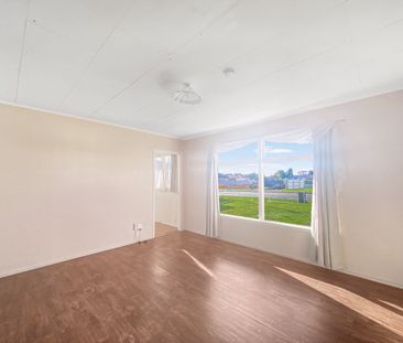 1 Bedroom plus 1 Study stand alone house in Henderson - Photo 3