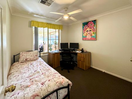 Charming Family Home in Dubbo - Photo 3