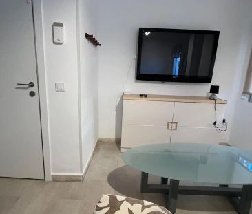 Piso de alquiler en Avenida Virgen de Los Reyes, Centro - Doña Merc... - Photo 1