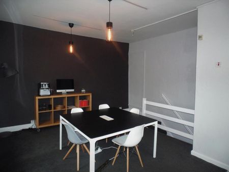 st Floor Flat, 52 Westgate , Cleckheaton - Photo 5