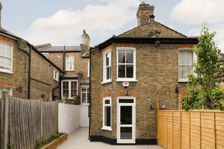 4 bedroom terraced house to rent - Photo 4