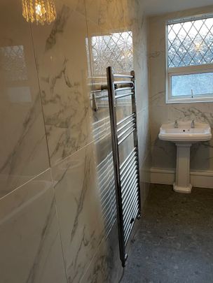 Room in a Shared House, Mainwaring Road, CH44 - Photo 1