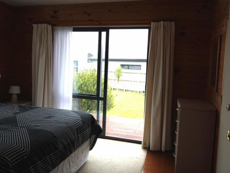 Beach house on Puka - Photo 2