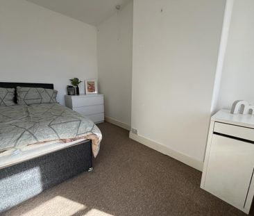6 bedroom terraced house to rent - Photo 4