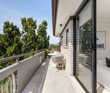 Spacious top-floor retreat in enviable pocket - Photo 5