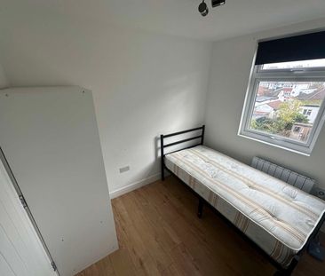 Scotland Green Road Room 5 - Photo 4