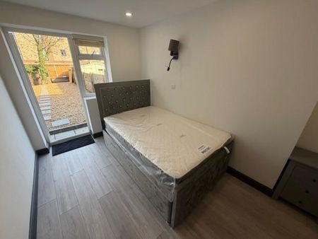 1 bedroom in a house share to rent - Photo 4