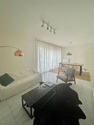 Ruim duplex appartement met 2 slaapkamers en gezellig terras in het centrum van Hasselt. - Photo 2